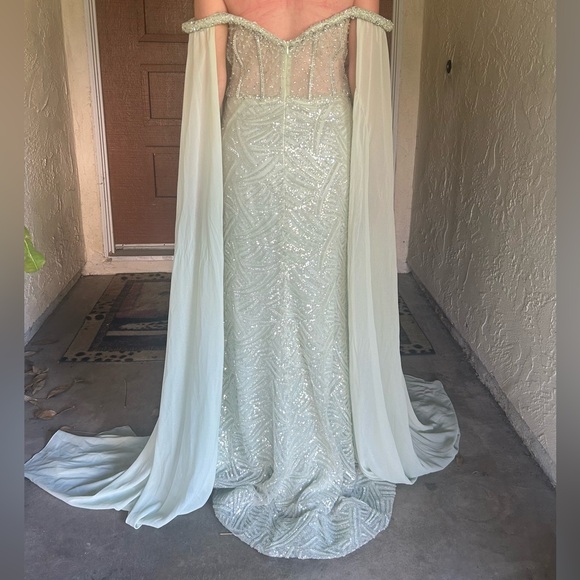 Green Gown for parties/weddings - Picture 3 of 4